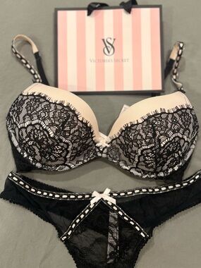 Victoria's Secret Dream Angels Lace SET - bra and thong